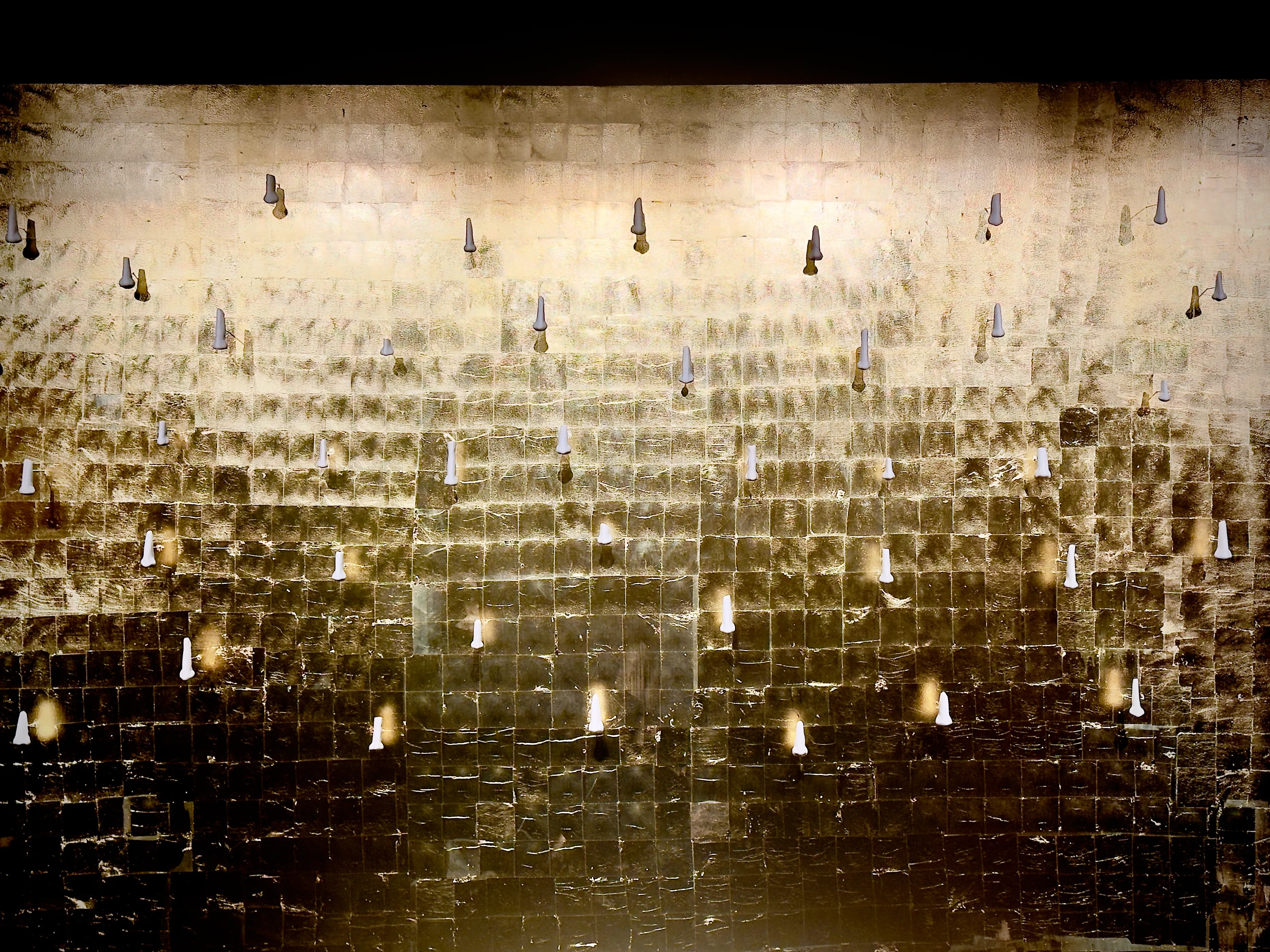 About 2 Inches Long — Installation View — Institut Du Monde Arabe Paris