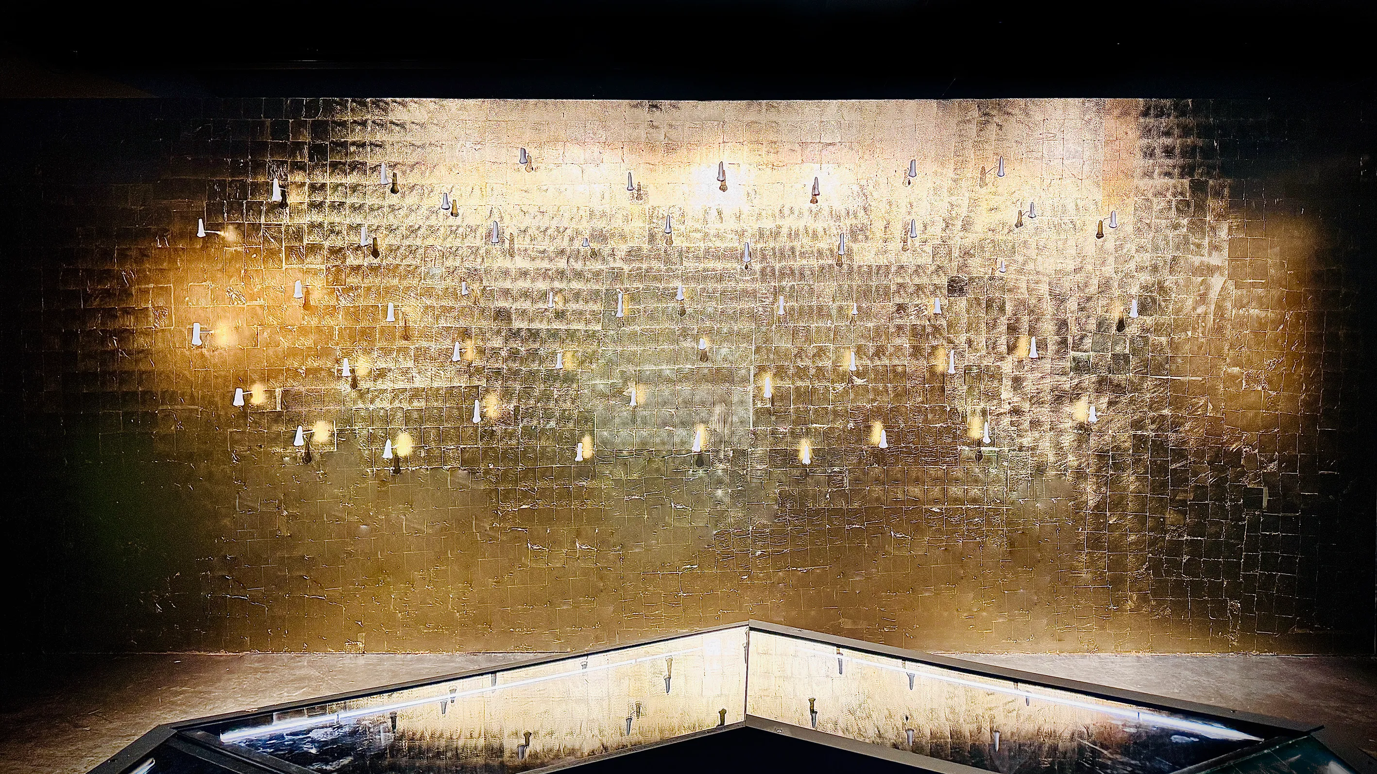 About 2 Inches Long — Installation View — Institut Du Monde Arabe Paris