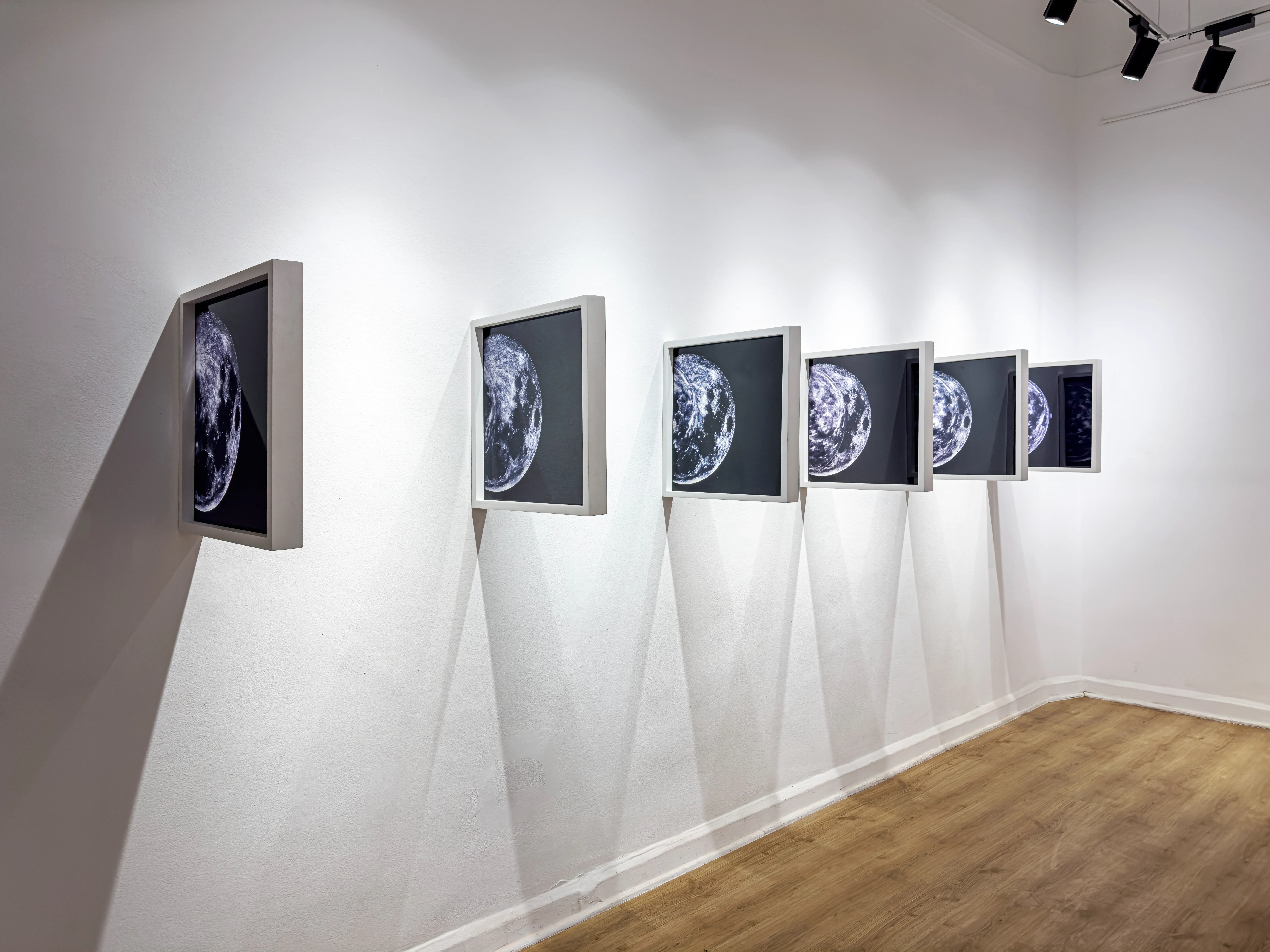 Femmes Des Annees Eclipse — Ainstallation View — Art D Egypte Cairo