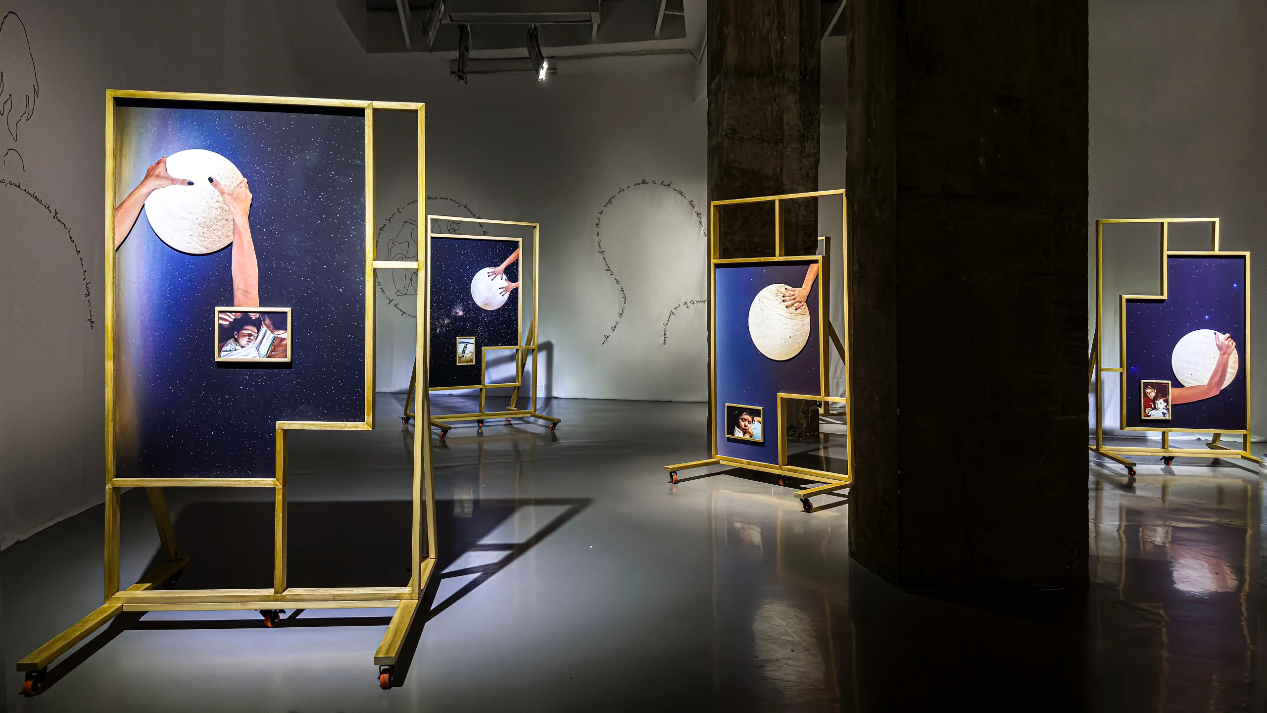 https://esmeraldakosmatopoulos.com/wp-content/uploads/2026/projects/mot_from-her-to-the-moon_installation-view_galerie-dix9-paris_01-scaled.webp